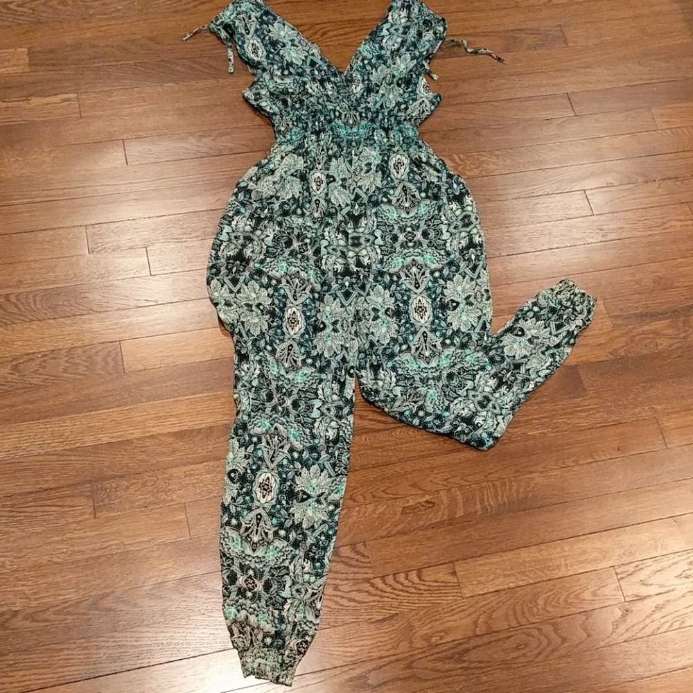 🚫SOLD ON MERC🚫Floral print long romper